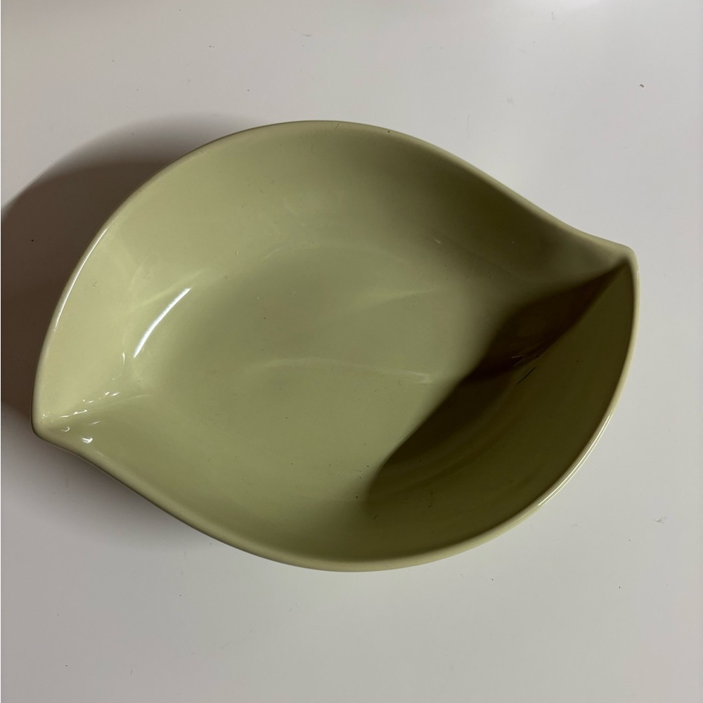 Crate & Barrel Atomic Serving Bowl Leaf LF 9100 Light Green 15 inches